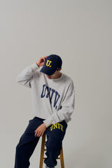 UNIV. アーチロゴ スウェット GRAY